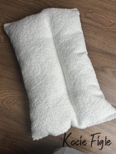 Kocie Figle - Legowisko Świąteczne - Białe